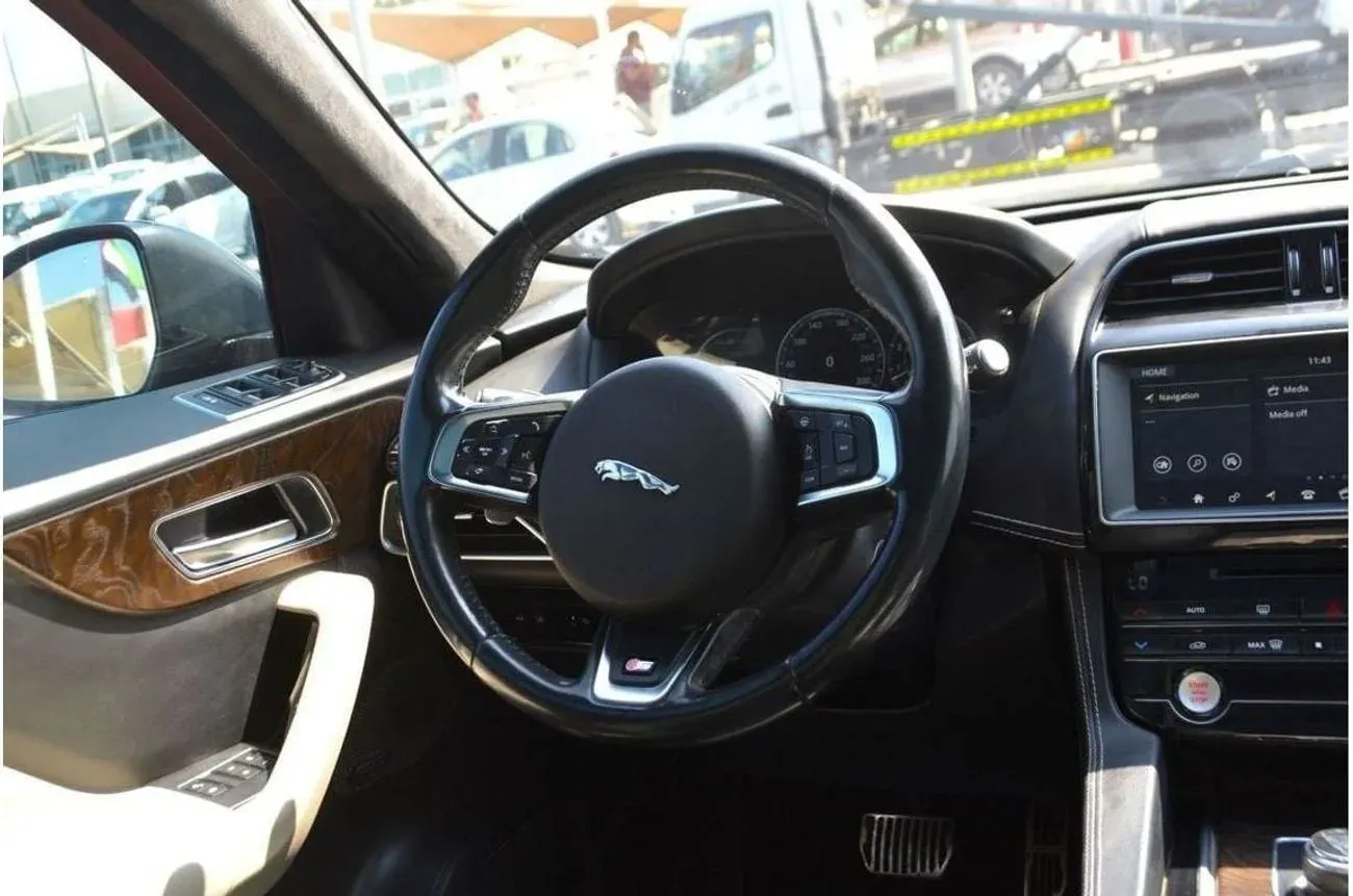 Jaguar F-Pace
