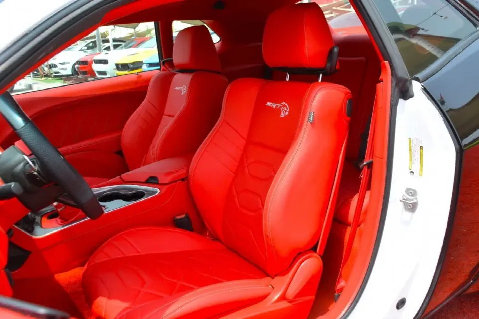 Dodge Challenger 2022 — photo 10
