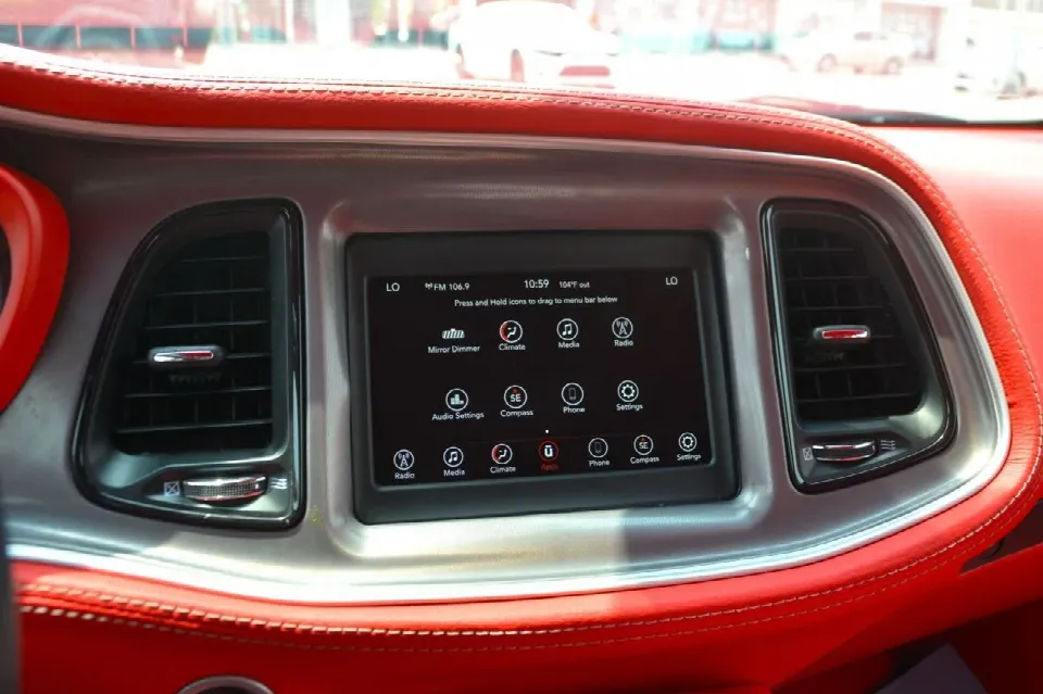 Dodge Challenger 2022 — photo 18