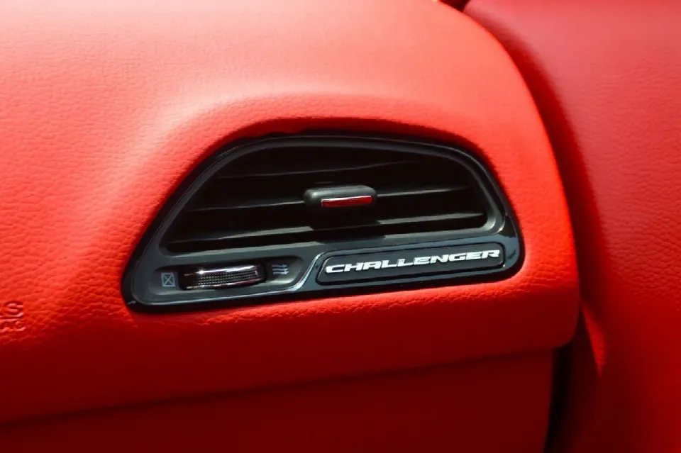 Dodge Challenger 2022 — photo 12