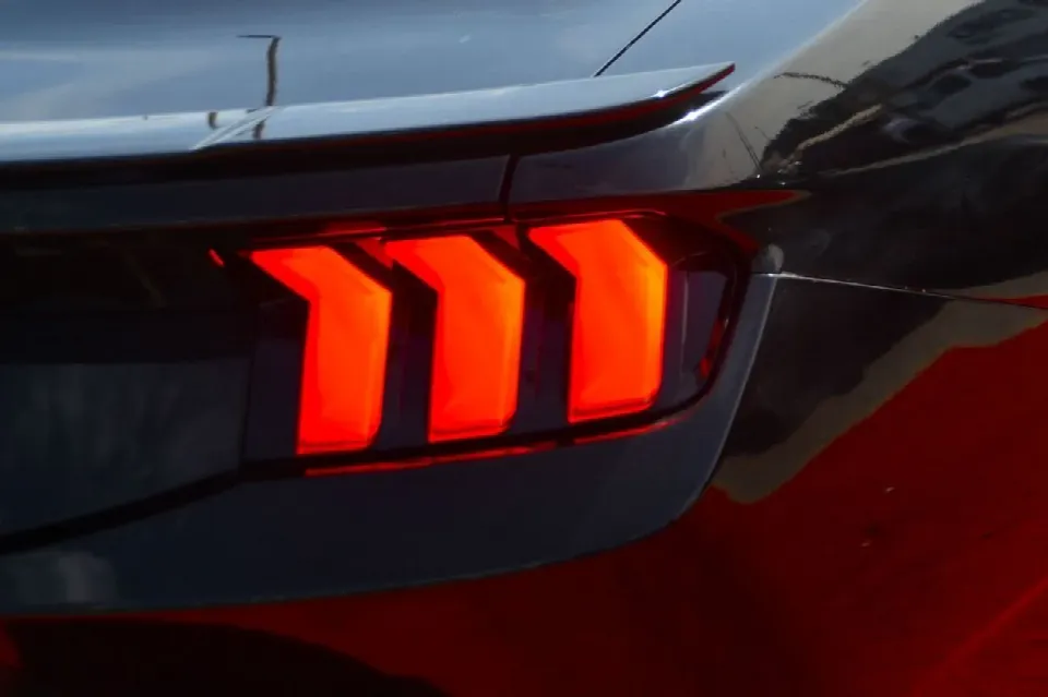 Ford Mustang — photo 8