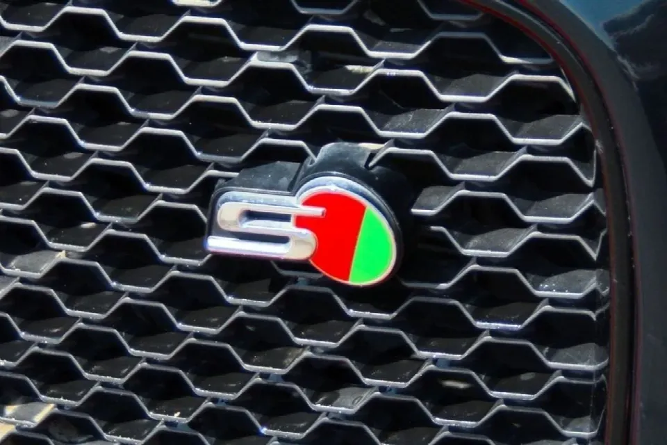 Jaguar F-Pace — photo 17