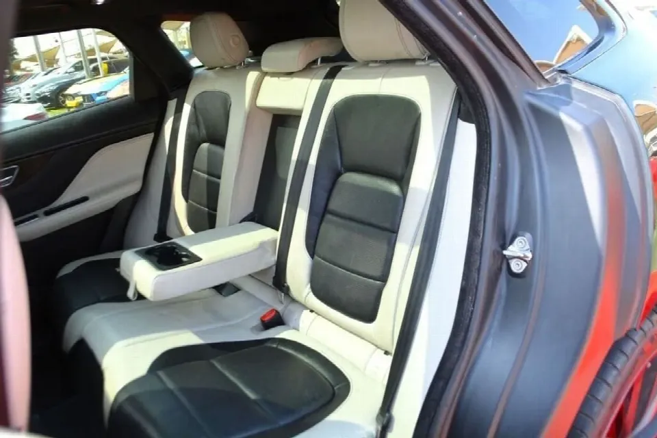 Jaguar F-Pace — photo 11