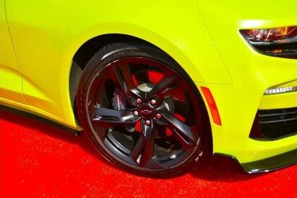 Chevrolet Camaro — photo 18