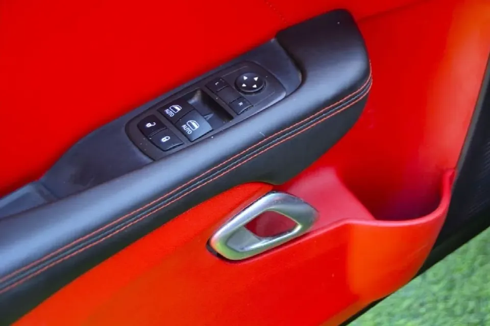 Dodge Challenger — photo 18