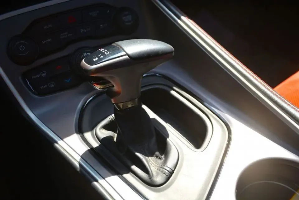 Dodge Challenger — photo 17