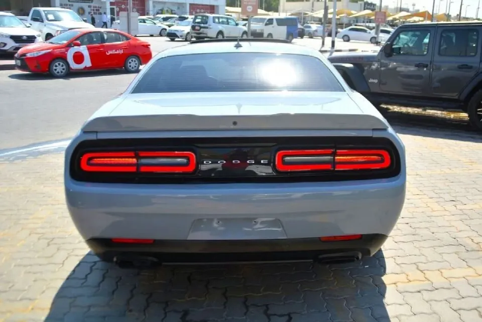 Dodge Challenger — photo 7