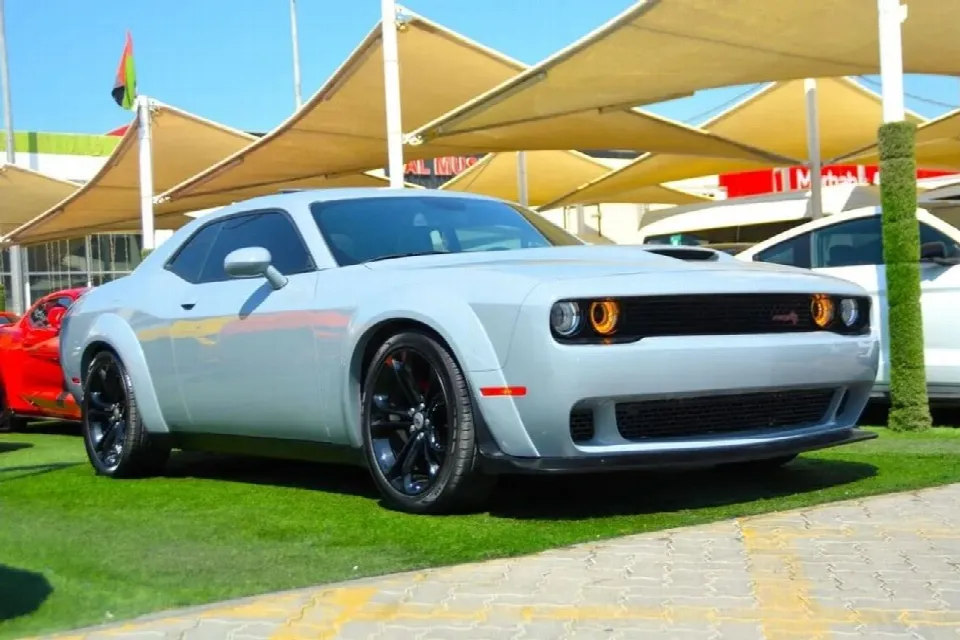 Dodge Challenger — photo 3