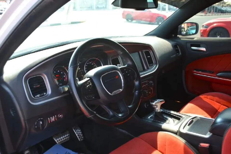 Dodge Charger 2020 — photo 11