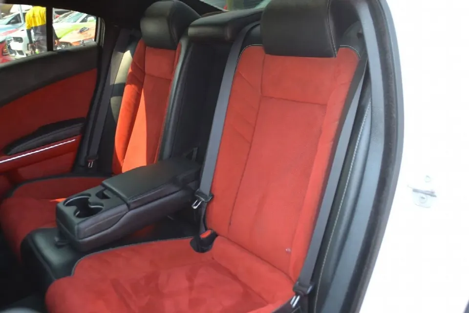 Dodge Charger 2020 — photo 17
