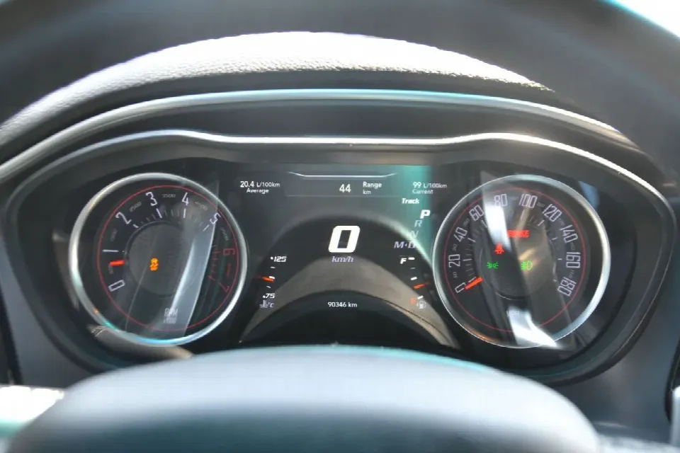 Dodge Challenger 2019 — photo 17