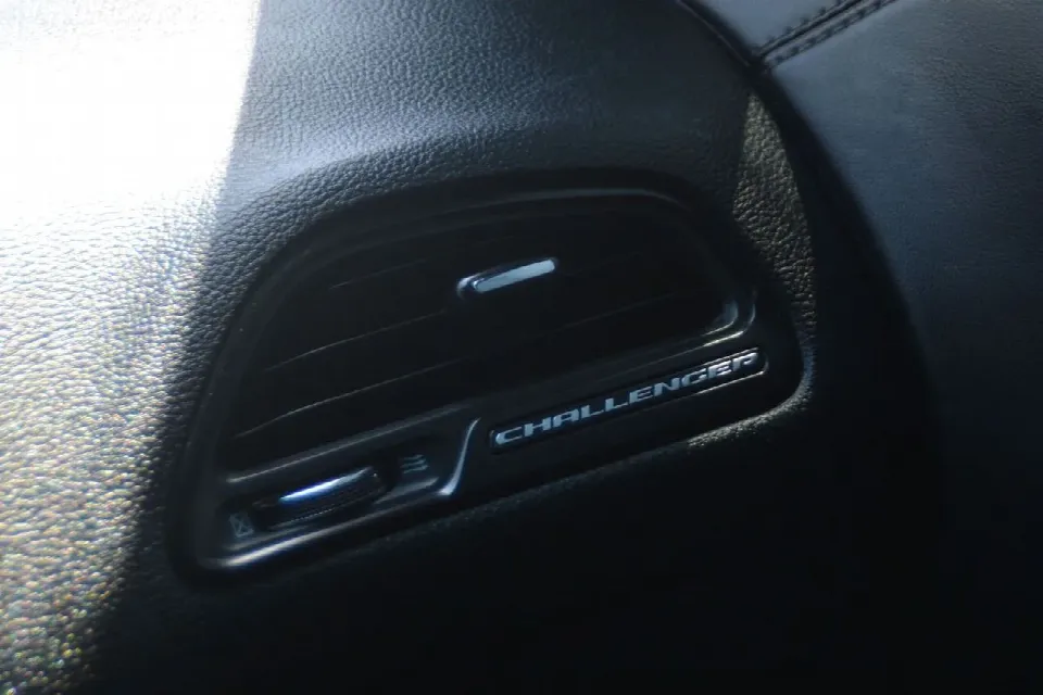 Dodge Challenger 2019 — photo 10