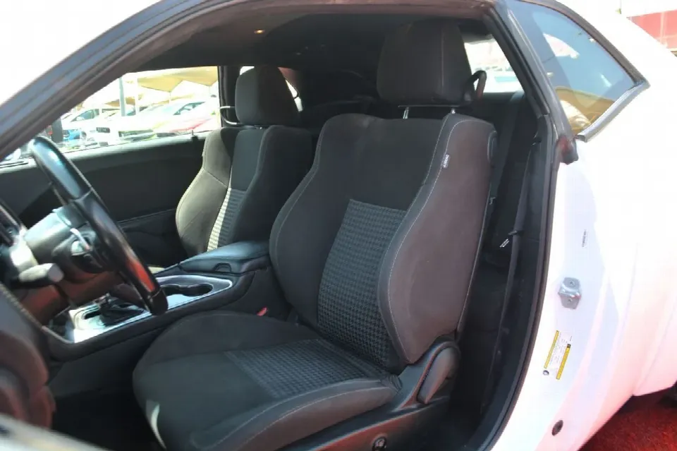 Dodge Challenger 2021 — photo 17