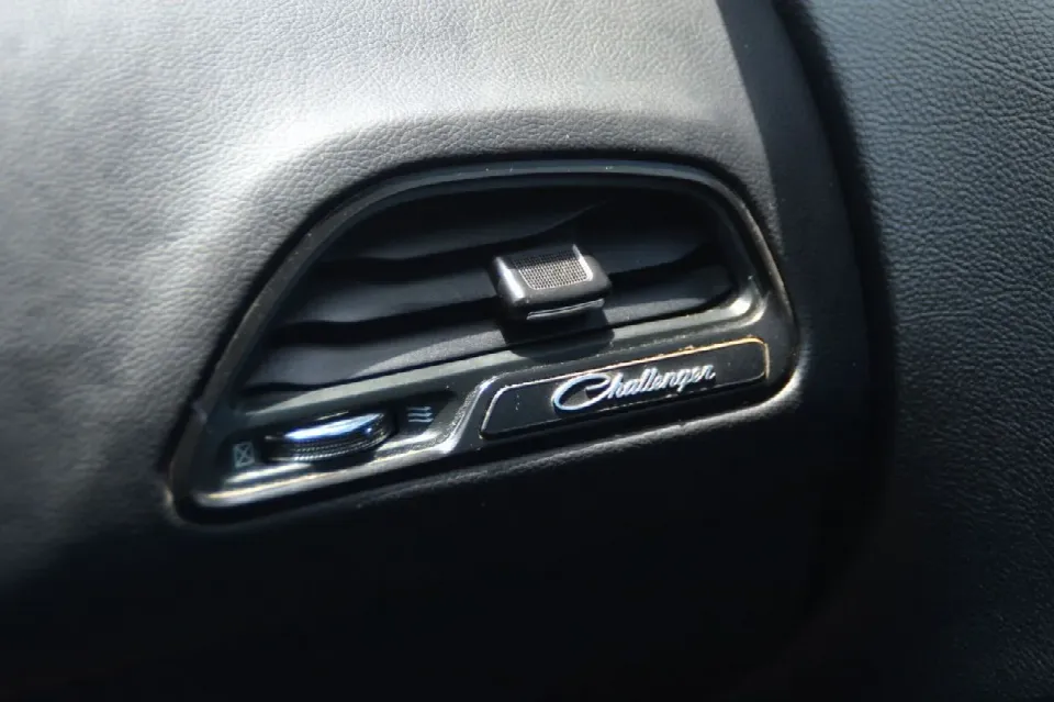 Dodge Challenger 2021 — photo 18