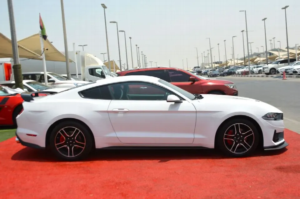 Ford Mustang 2020 — photo 9