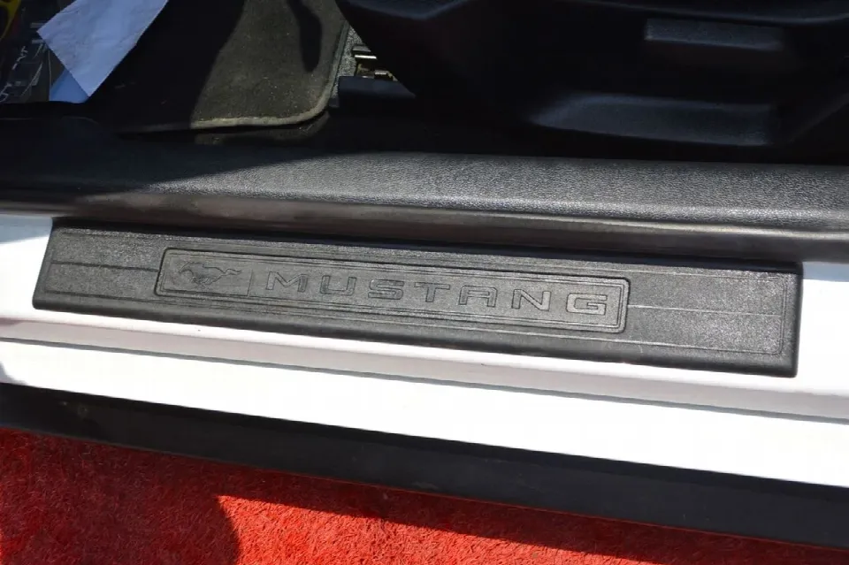 Ford Mustang 2020 — photo 13