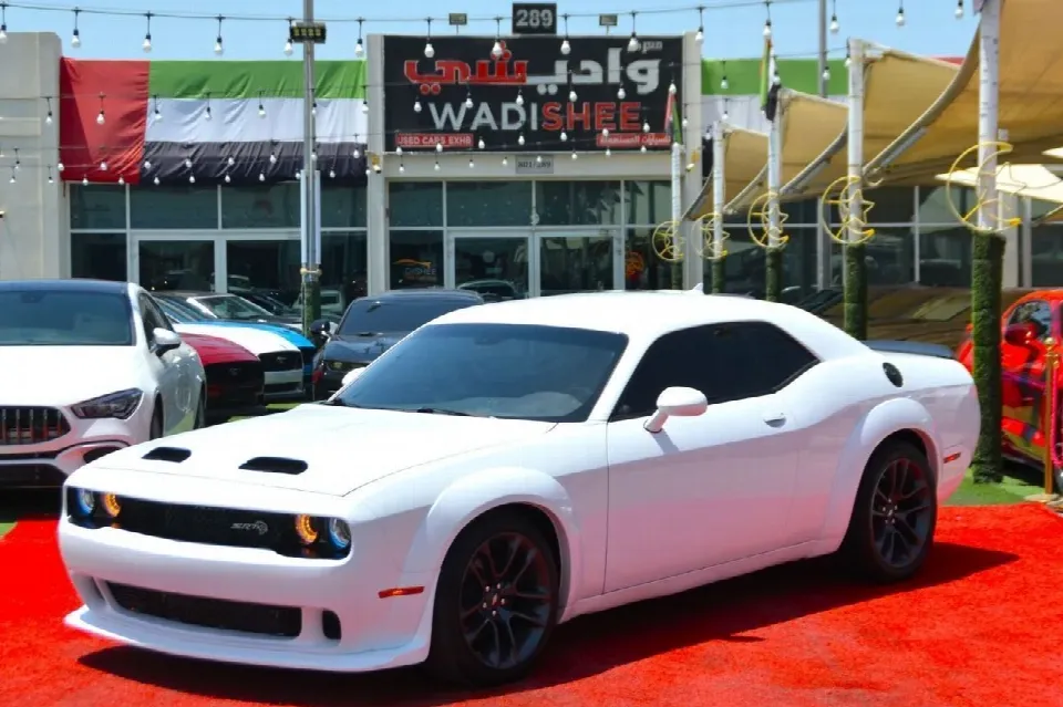 Dodge Challenger 2020 — photo 1