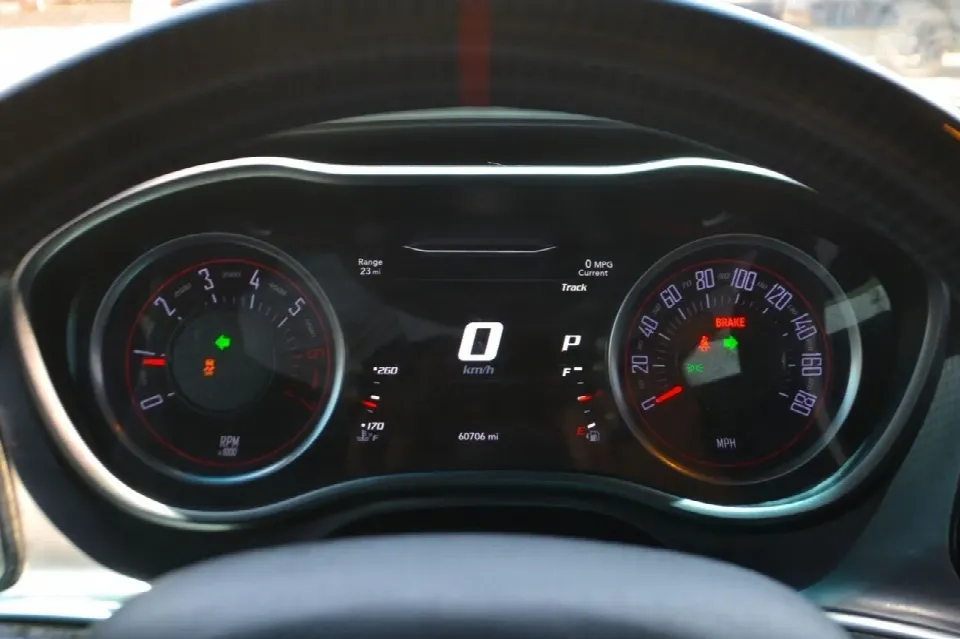 Dodge Challenger 2020 — photo 13