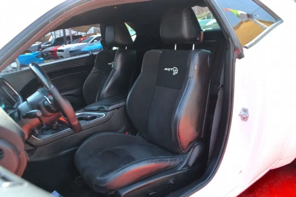 Dodge Challenger 2020 — photo 10