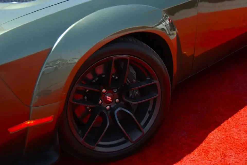 Dodge Challenger 2021 — photo 16