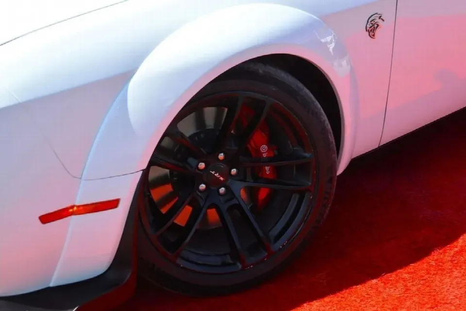 Dodge Challenger 2020 — photo 20