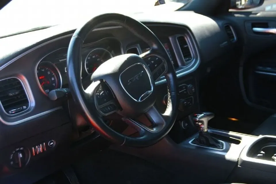 Dodge Charger 2021 — photo 17