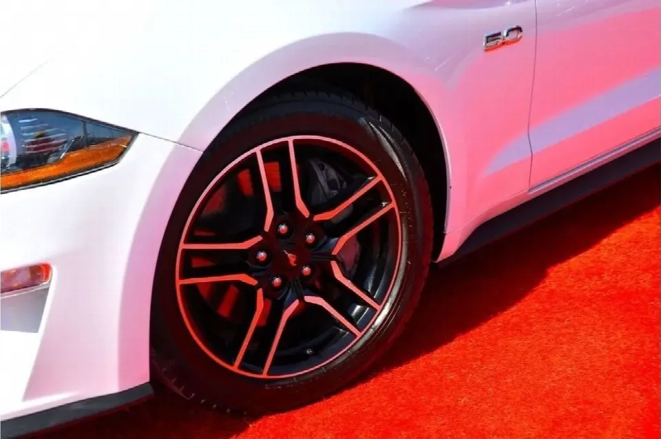 Ford Mustang 2019 — photo 17