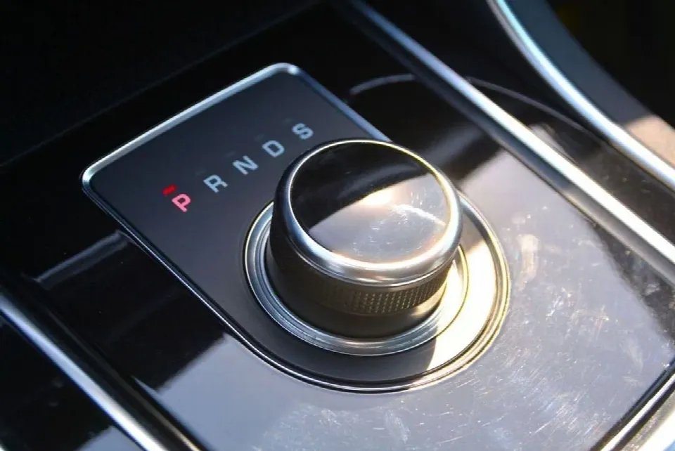 Jaguar XF 2020 — photo 18