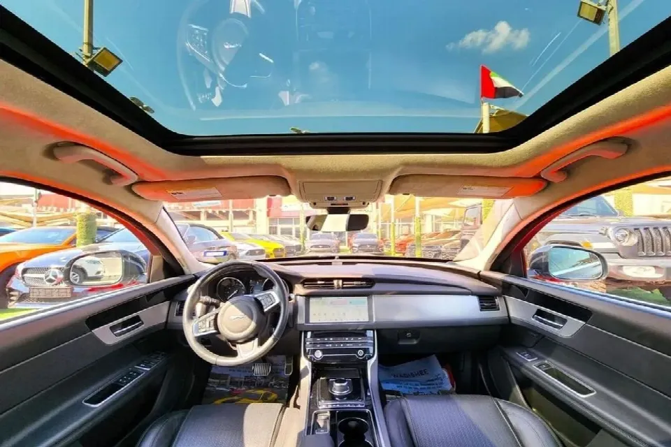 Jaguar XF 2020 — photo 9