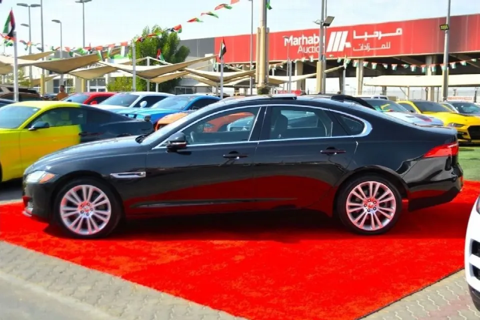 Jaguar XF 2020 — photo 17