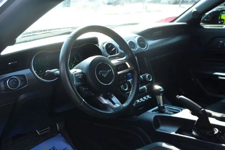 Ford Mustang 2022 — photo 9