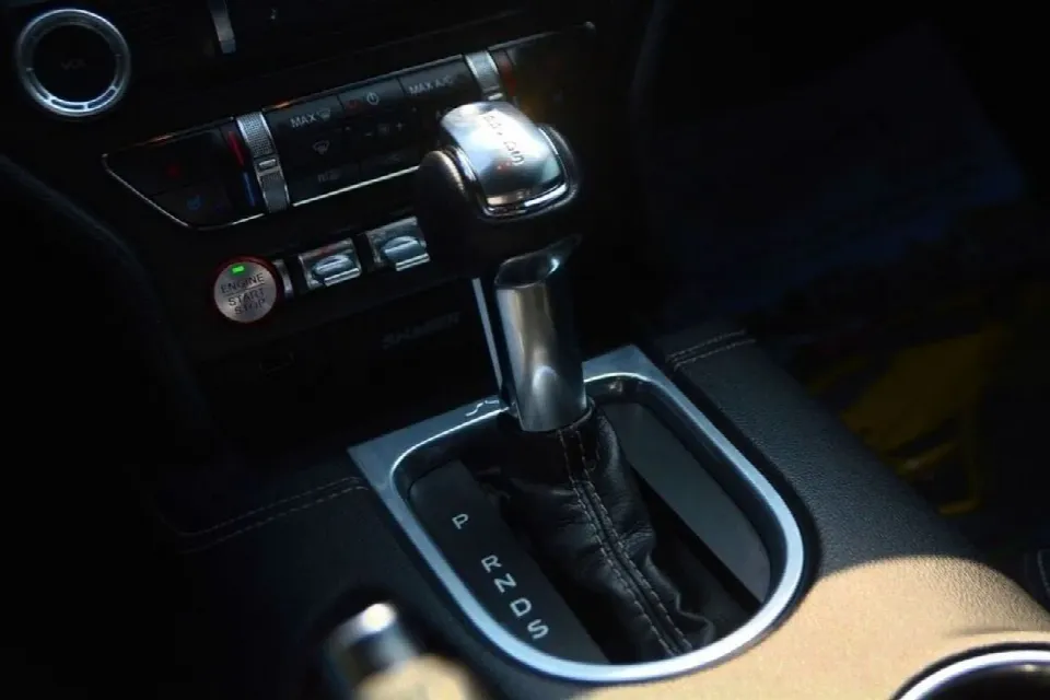 Ford Mustang 2022 — photo 23