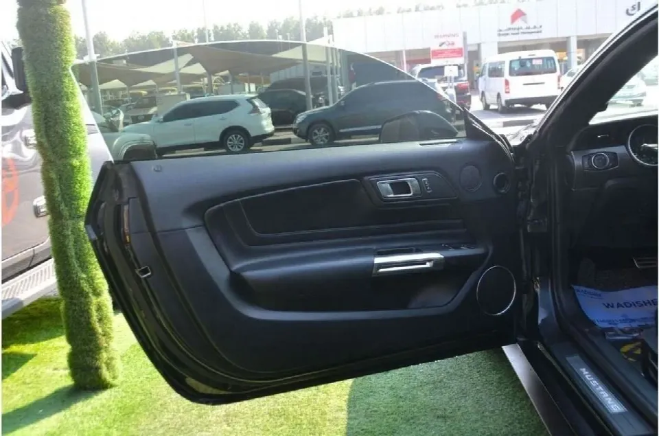 Ford Mustang 2022 — photo 22