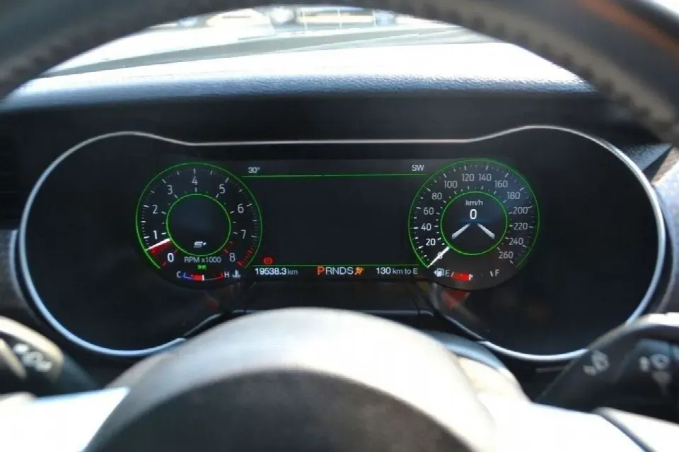 Ford Mustang 2022 — photo 10