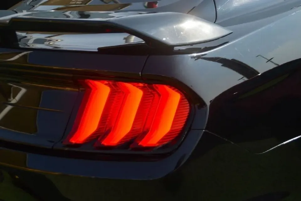 Ford Mustang 2022 — photo 19