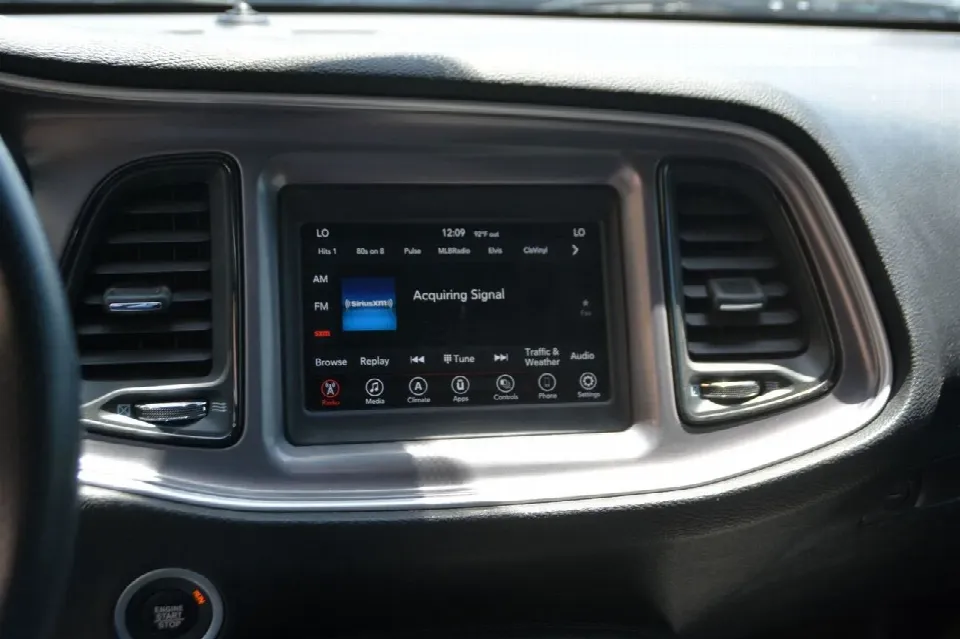 Dodge Challenger 2021 — photo 10