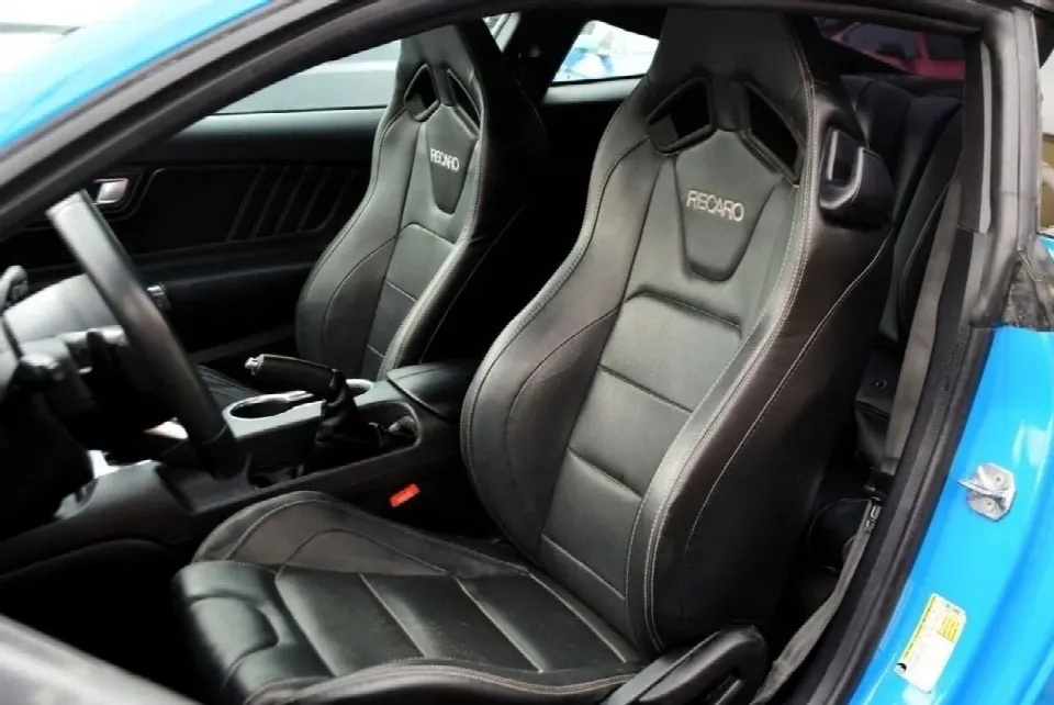 Ford Mustang 2022 — photo 9