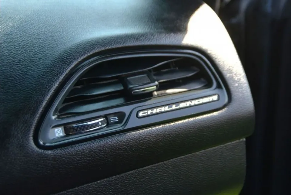 Dodge Challenger 2020 — photo 11