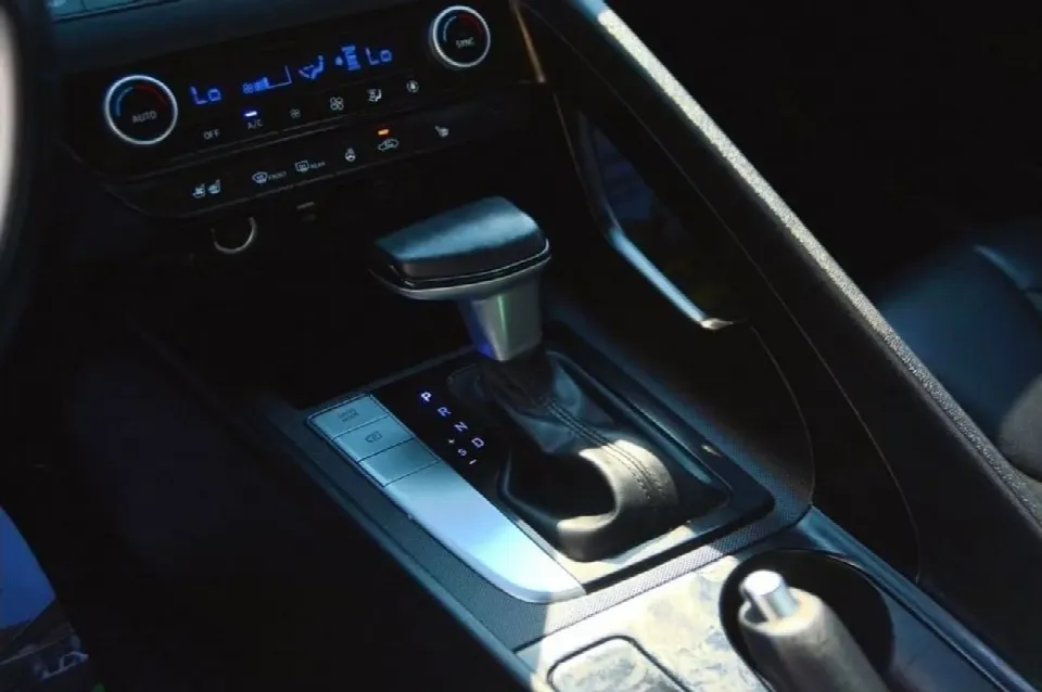 Hyundai Elantra 2021 — photo 17