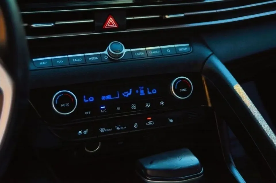 Hyundai Elantra 2021 — photo 16