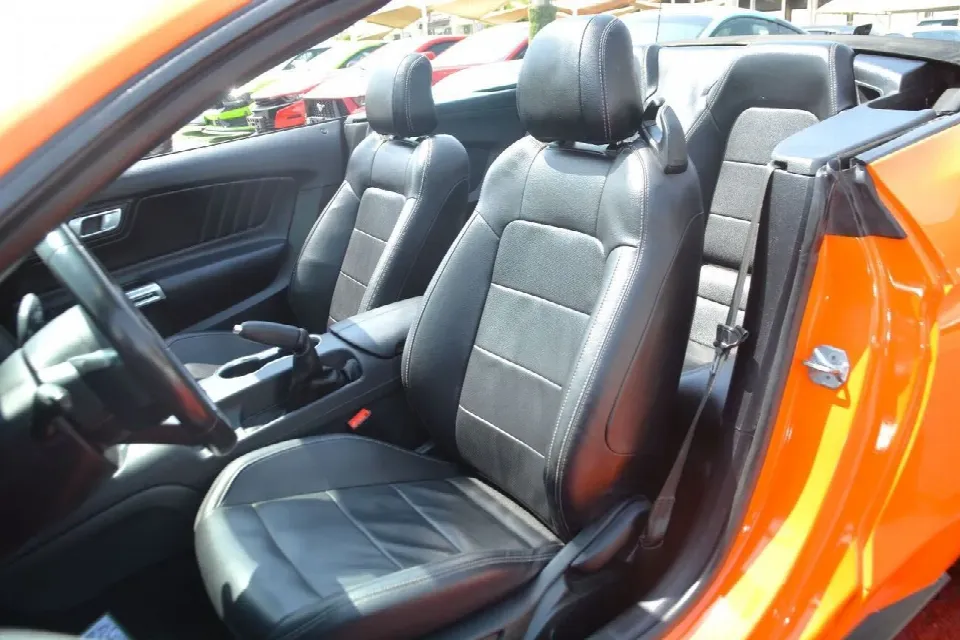 Ford Mustang 2022 — photo 18