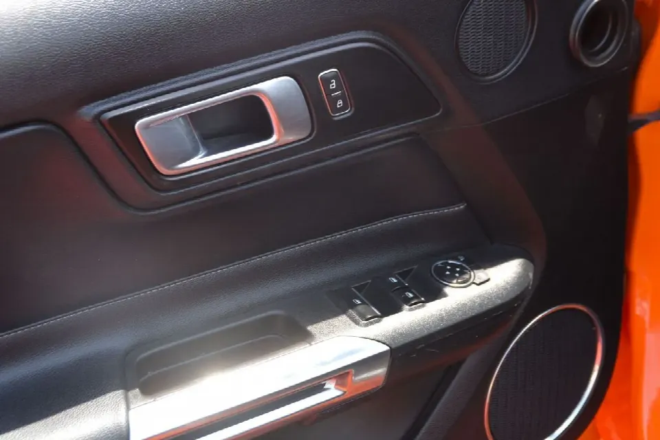 Ford Mustang 2022 — photo 14