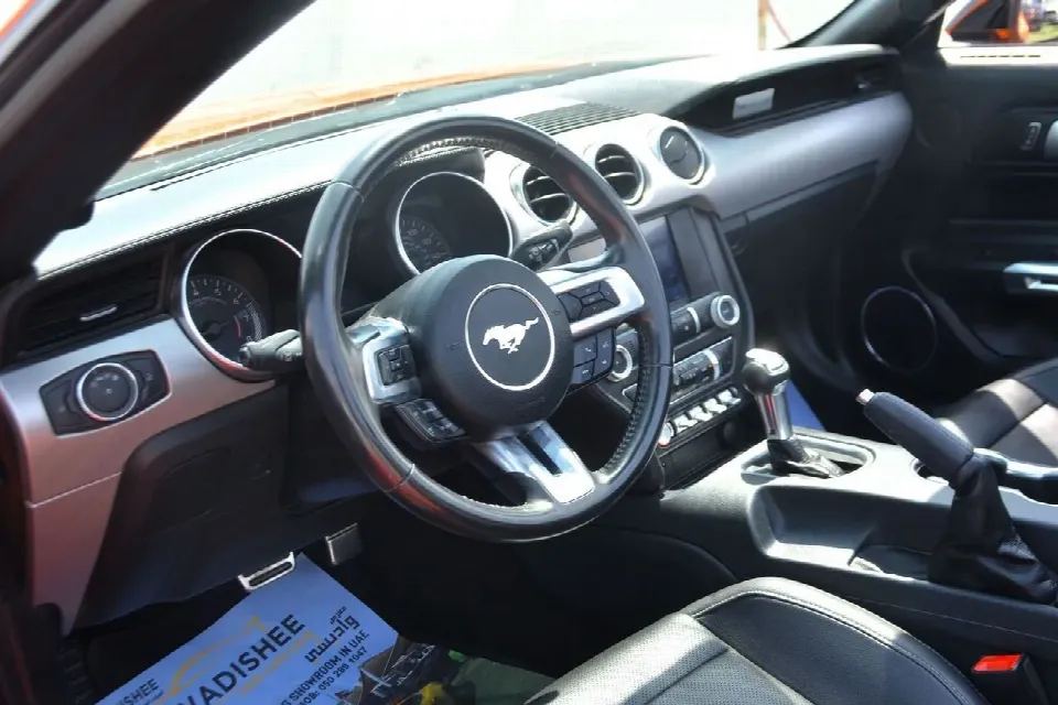 Ford Mustang 2022 — photo 19