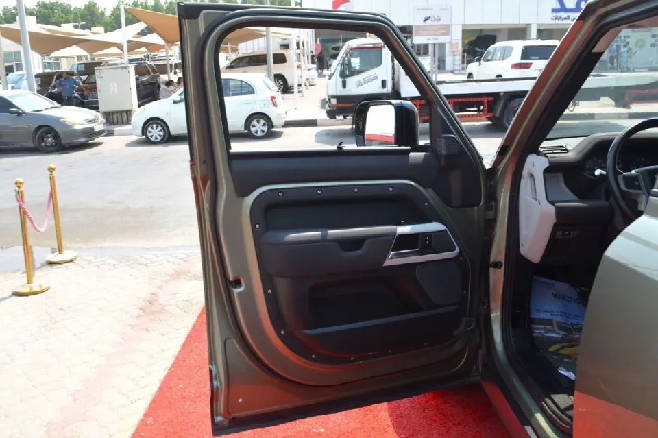 Land Rover Defender 90 2020 — photo 19