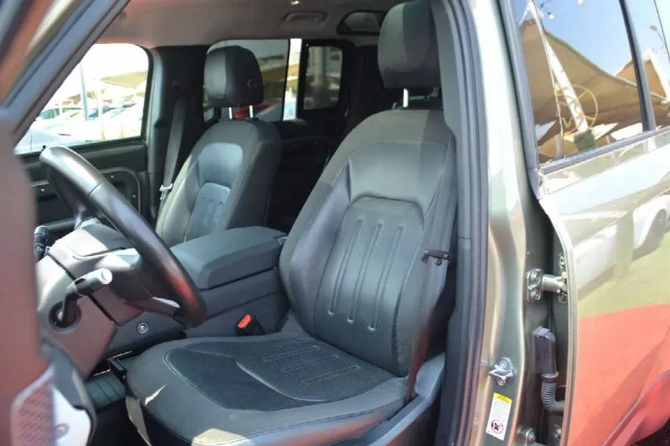 Land Rover Defender 90 2020 — photo 16