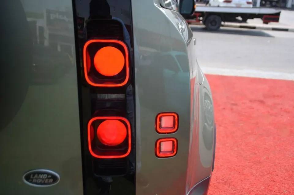Land Rover Defender 90 2020 — photo 21