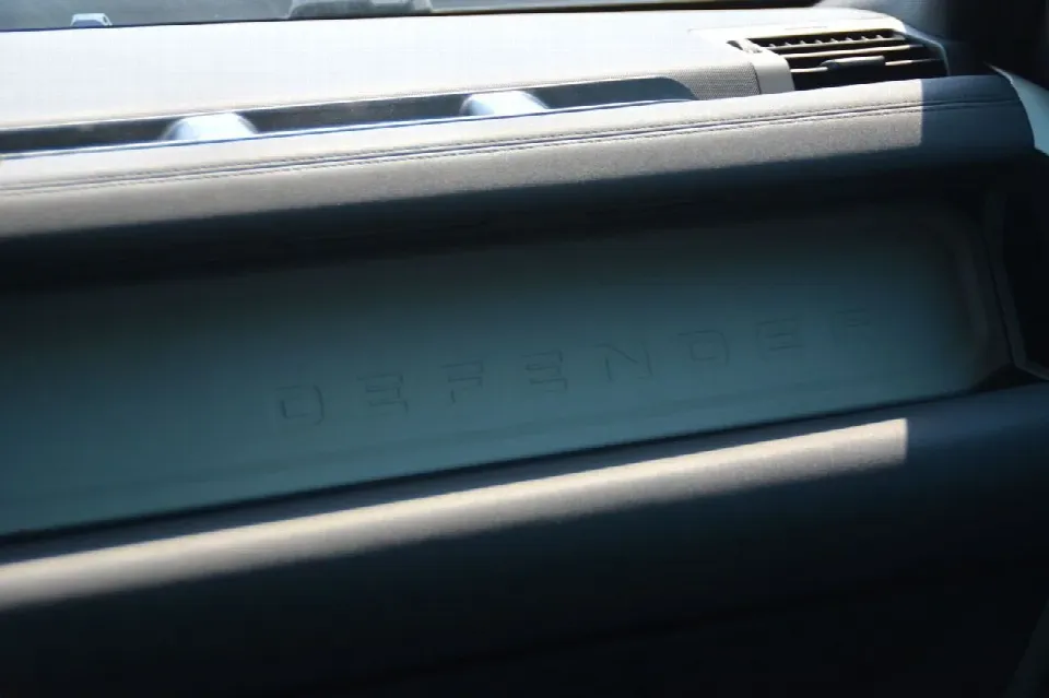 Land Rover Defender 90 2020 — photo 18