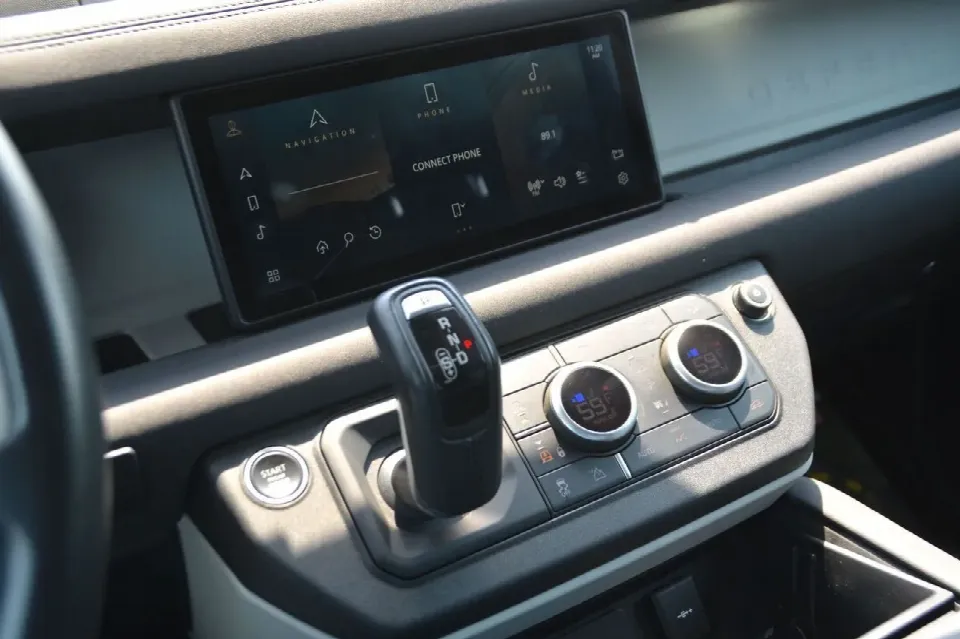 Land Rover Defender 90 2020 — photo 12