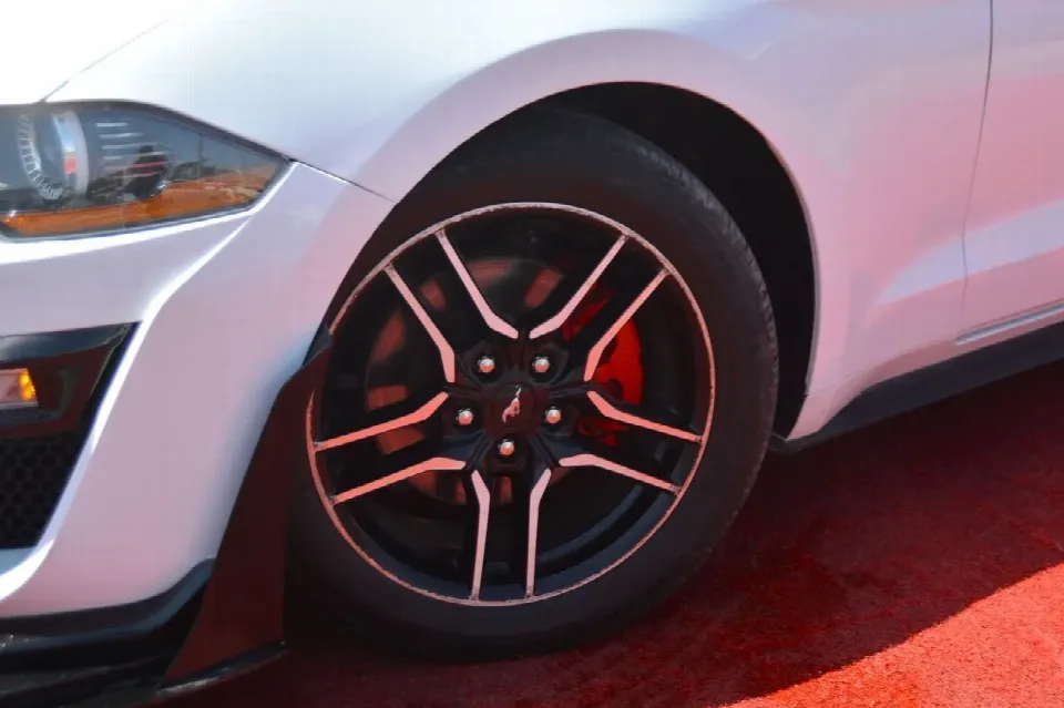 Ford Mustang 2023 — photo 21