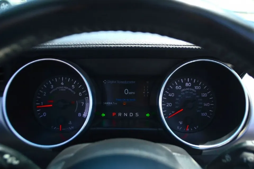 Ford Mustang 2023 — photo 13